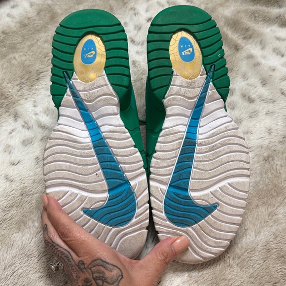 Nike Kids' Sneakers in Green with Gold Highlights - Picture 5 of 5